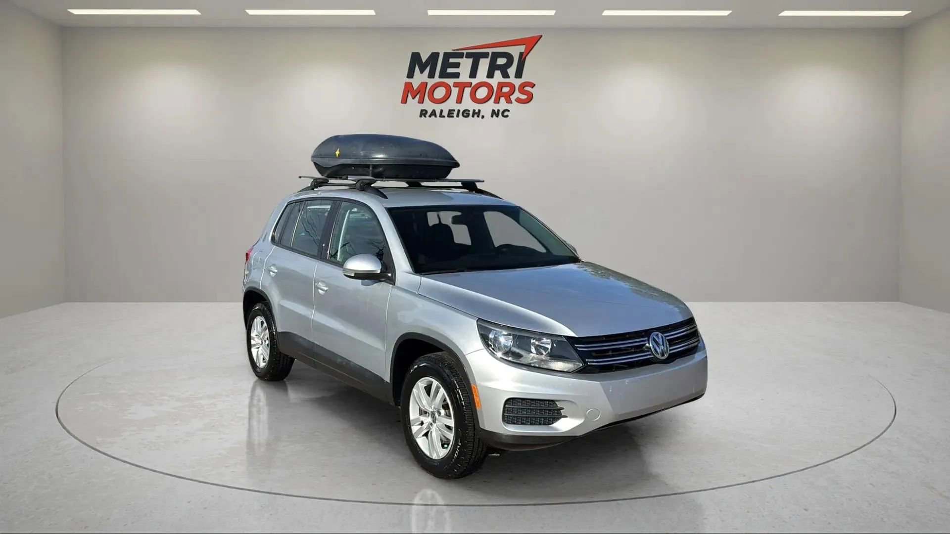 Used 2016 Volkswagen Tiguan S image 3