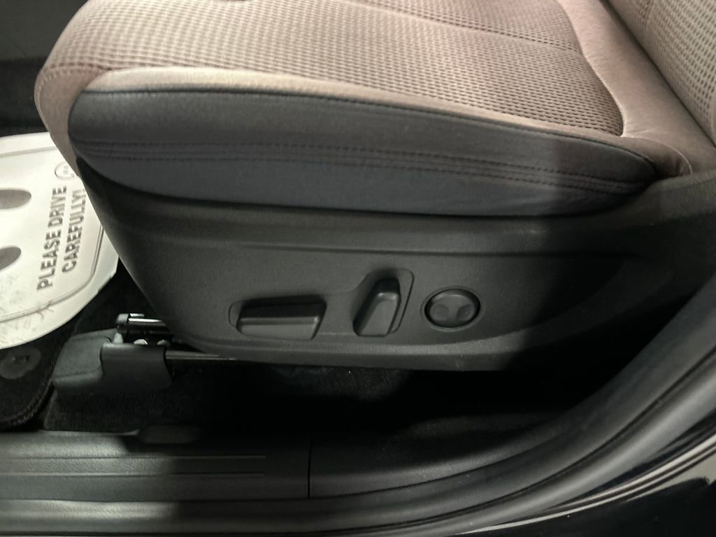 Used 2022 Hyundai Santa Fe SEL w/ Convenience Package image 11