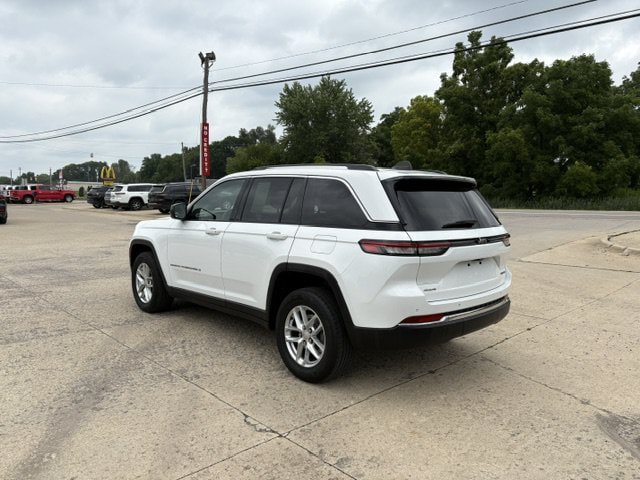Used 2023 Jeep Grand Cherokee Laredo w/ Luxury Tech Group I AWD/4WD image 6