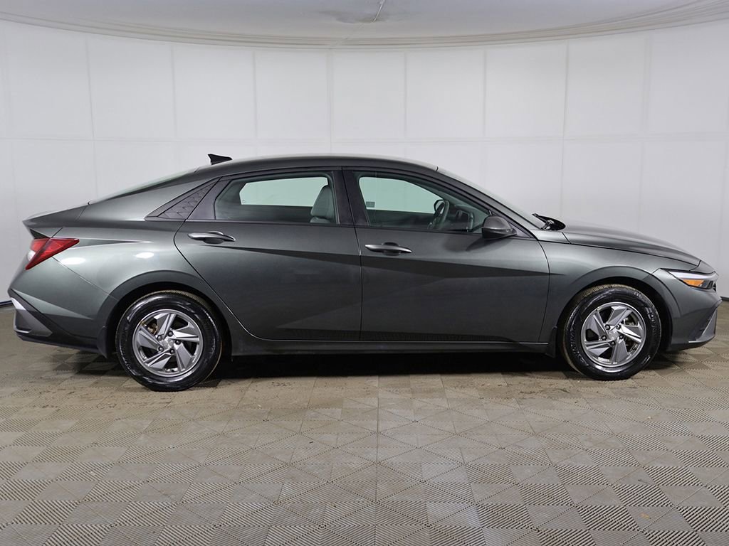 Certified 2024 Hyundai Elantra SE FWD image 13