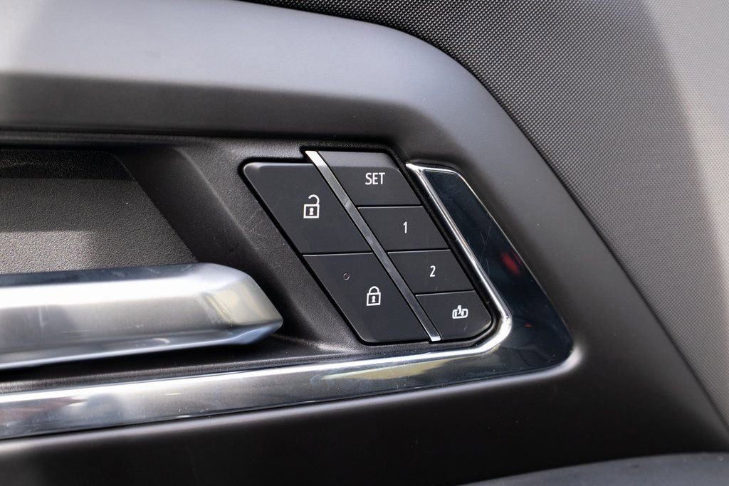 New 2025 Chevrolet Silverado EV LT image 15