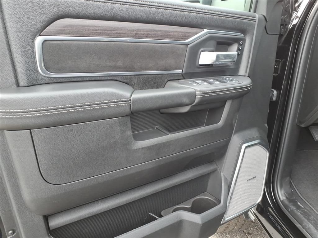 New 2026 RAM 2500 Laramie AWD/4WD image 13