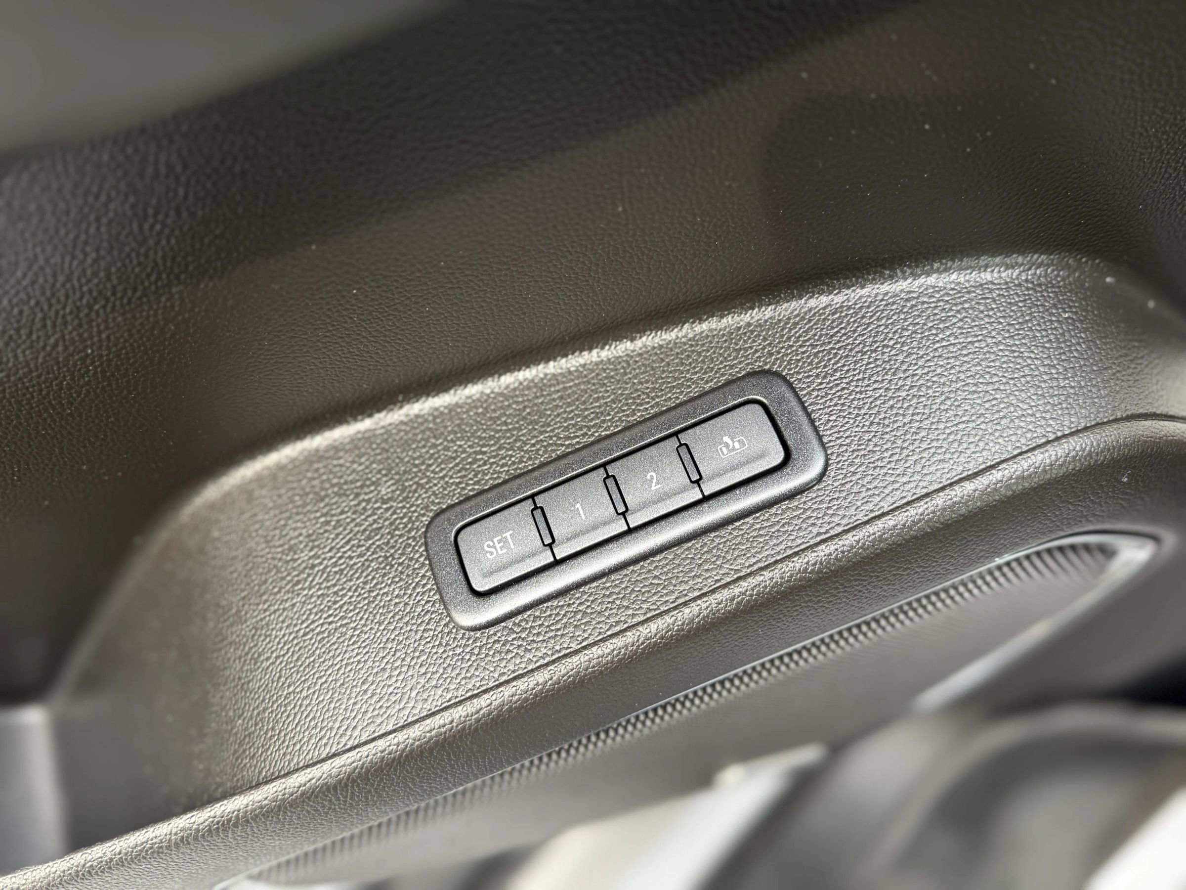 Used 2018 GMC Yukon XL SLT w/ Open Road Package image 25