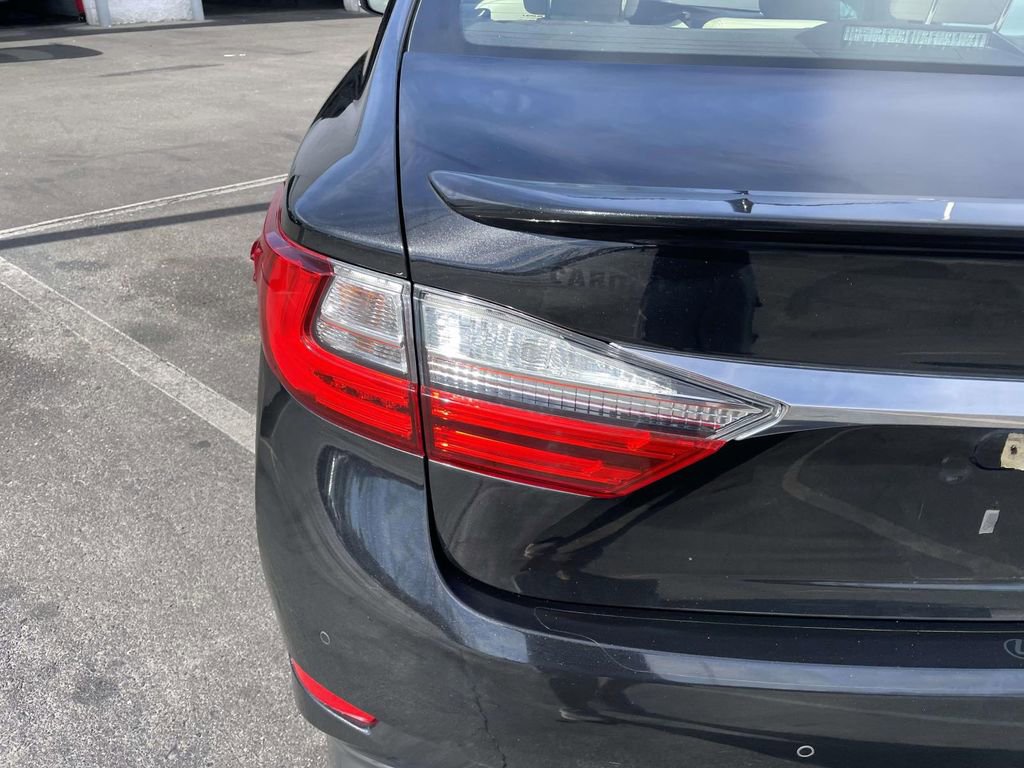 Used 2018 Lexus ES 350 w/ Premier Package image 18
