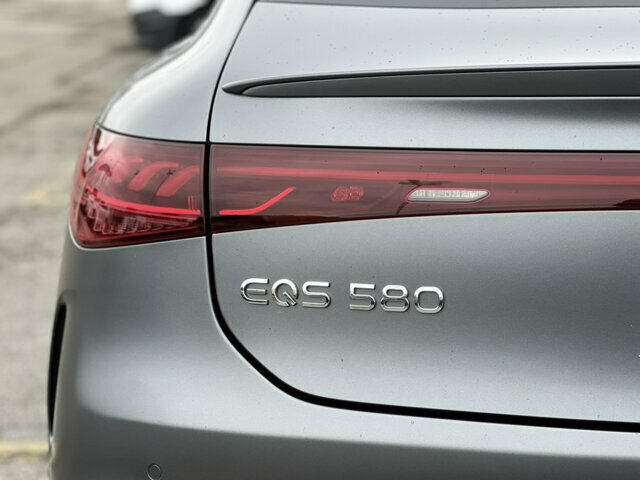 Used 2022 Mercedes-Benz EQS 580 4MATIC Sedan image 11
