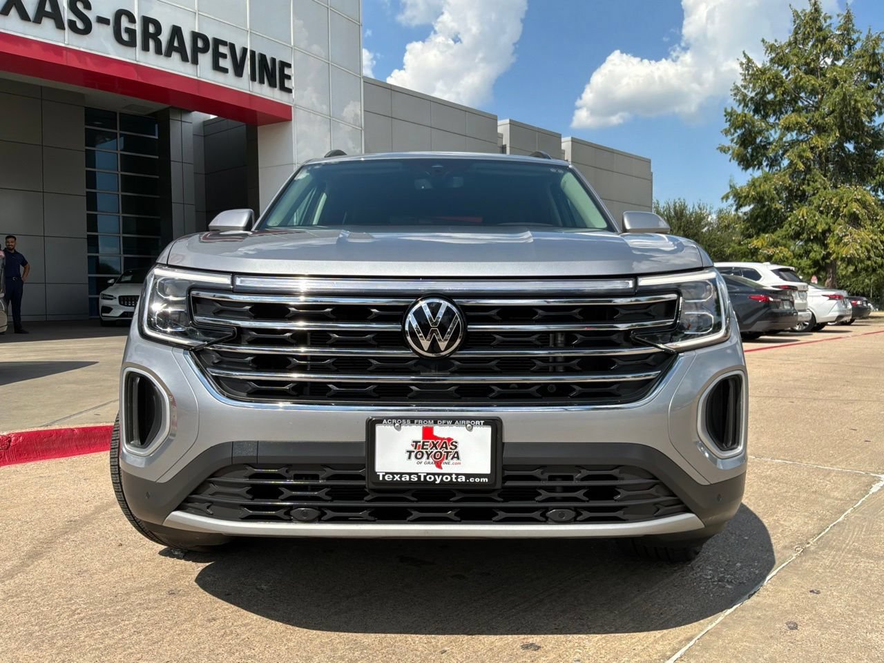 Used 2026 Volkswagen Atlas SE FWD image 3