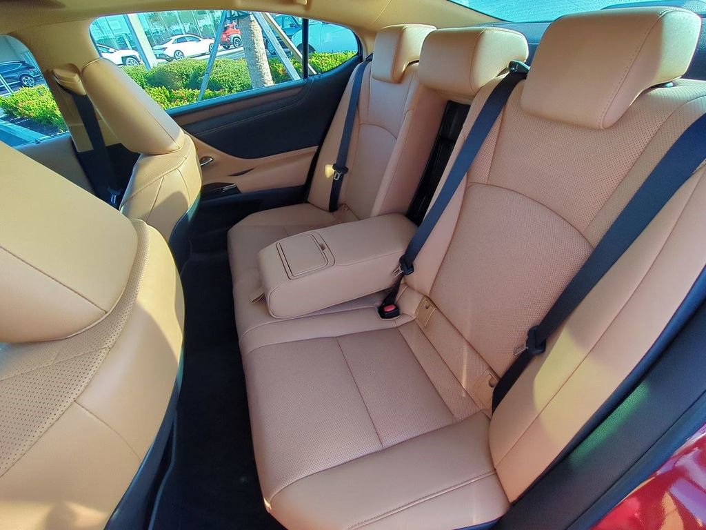 Used 2023 Lexus ES 300h w/ Premium Package image 13