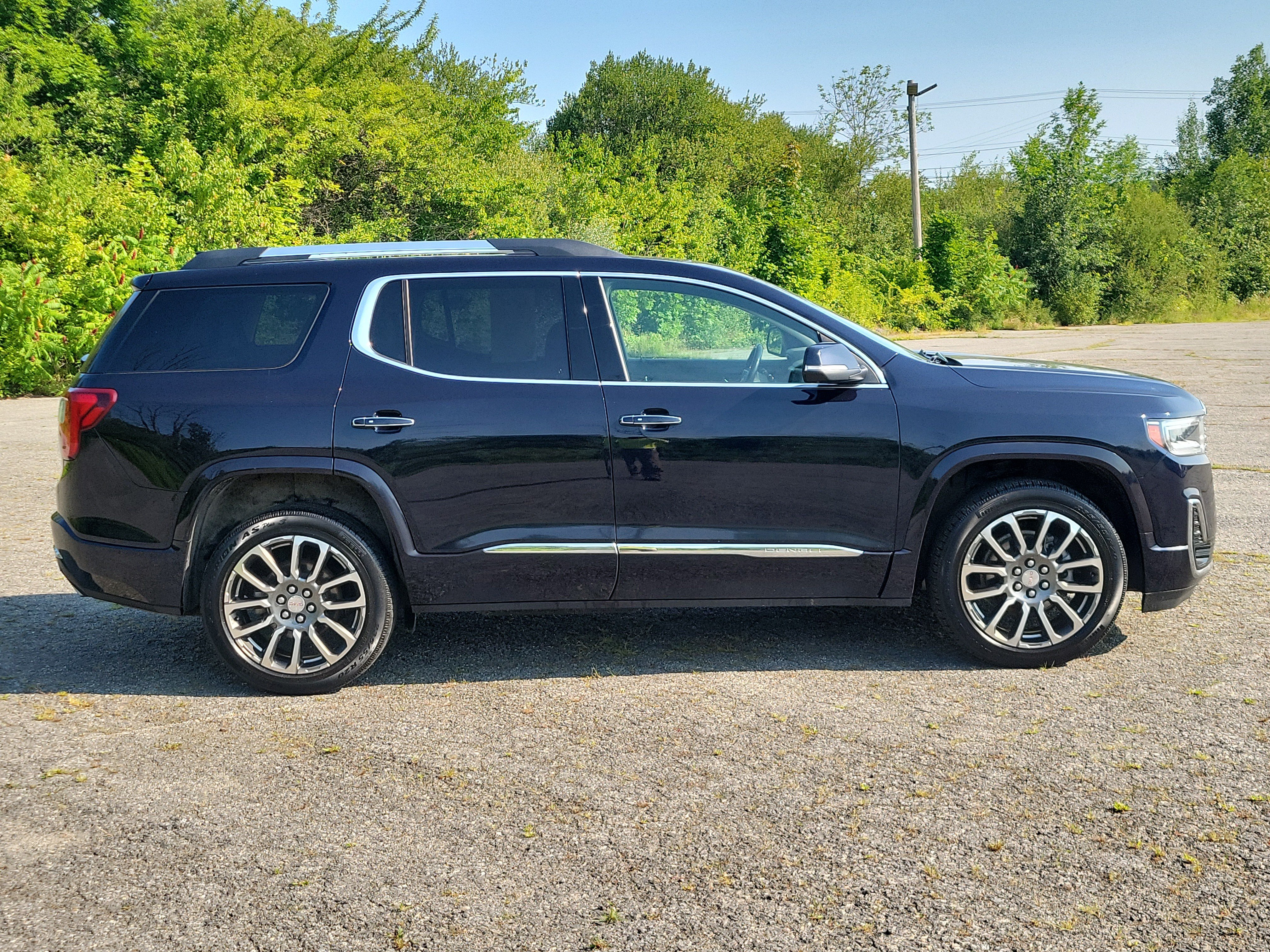 Used 2021 GMC Acadia Denali w/ Denali Ultimate Package AWD/4WD image 4