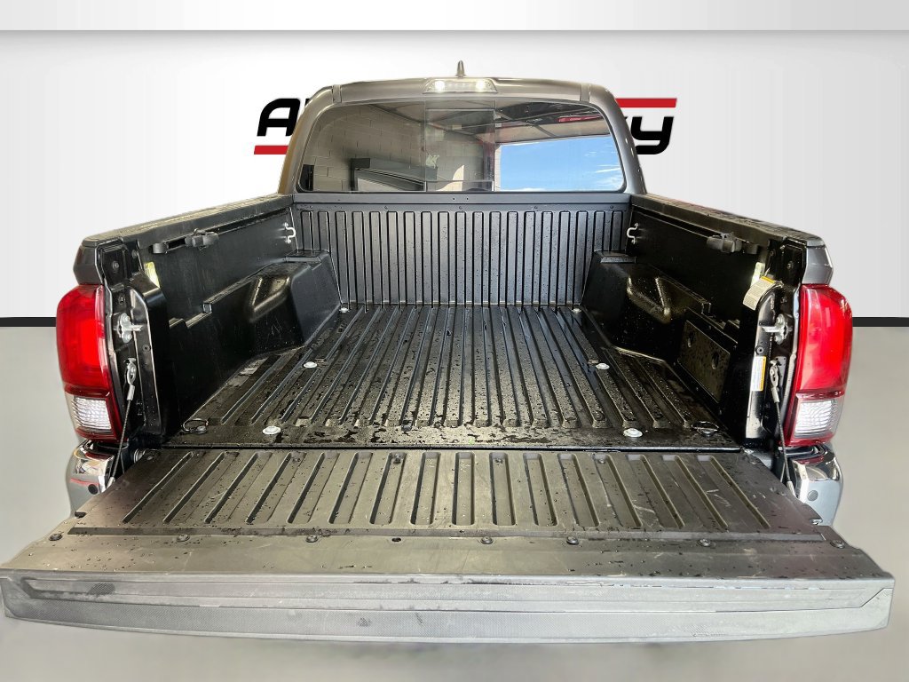 Used 2022 Toyota Tacoma SR5 RWD image 25