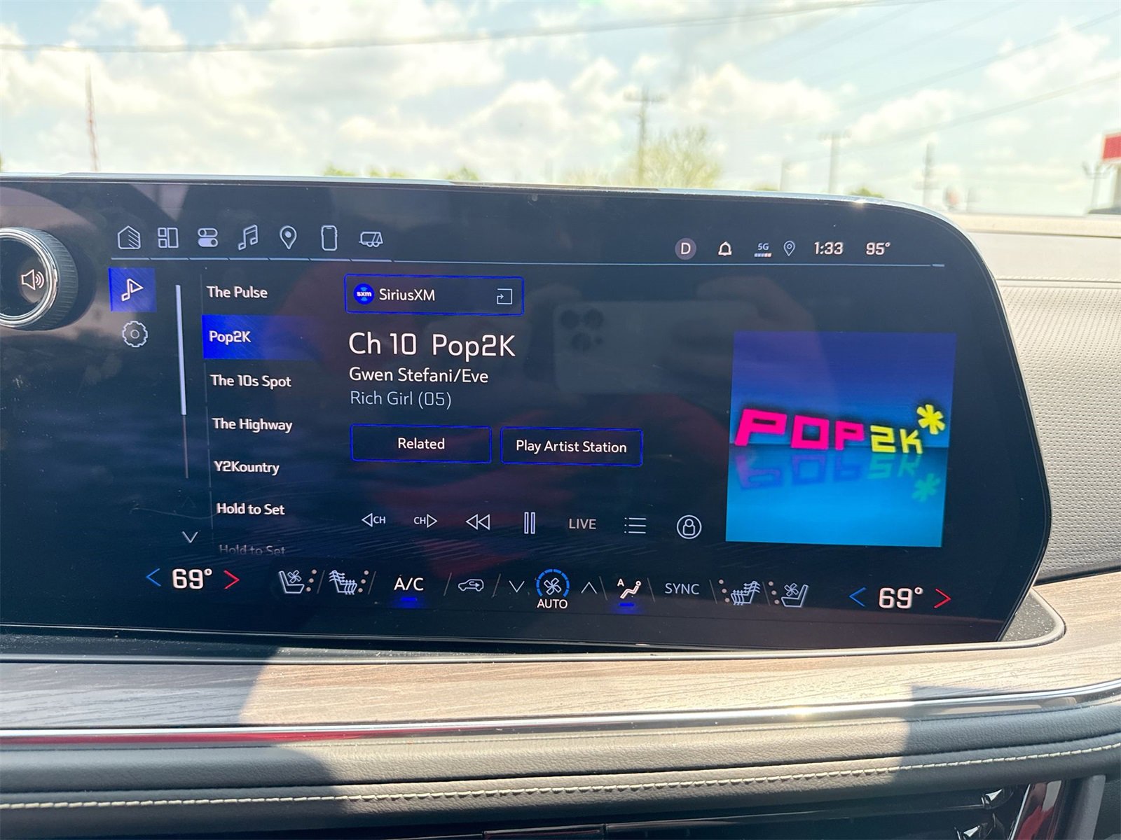 New 2025 Chevrolet Suburban Premier w/ Sun And Tow Package image 13