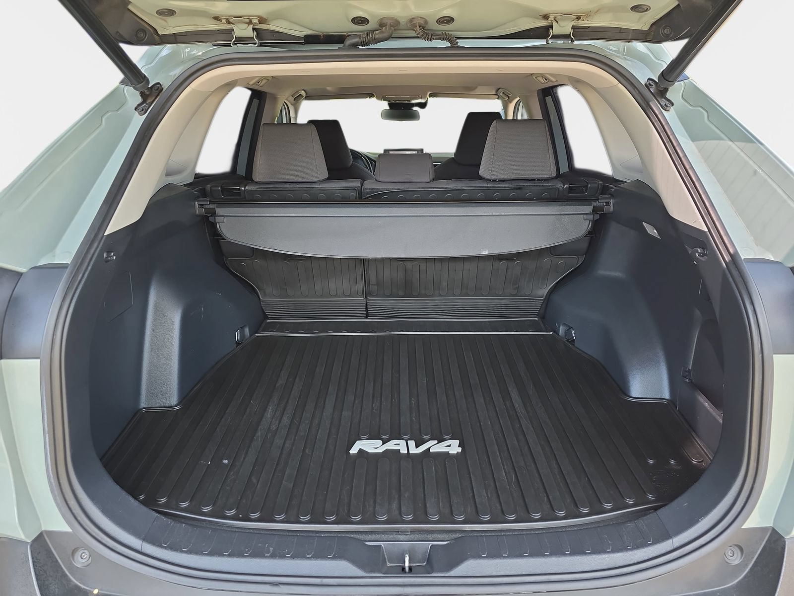 Used 2021 Toyota RAV4 XLE w/ Convenience Package AWD/4WD image 14