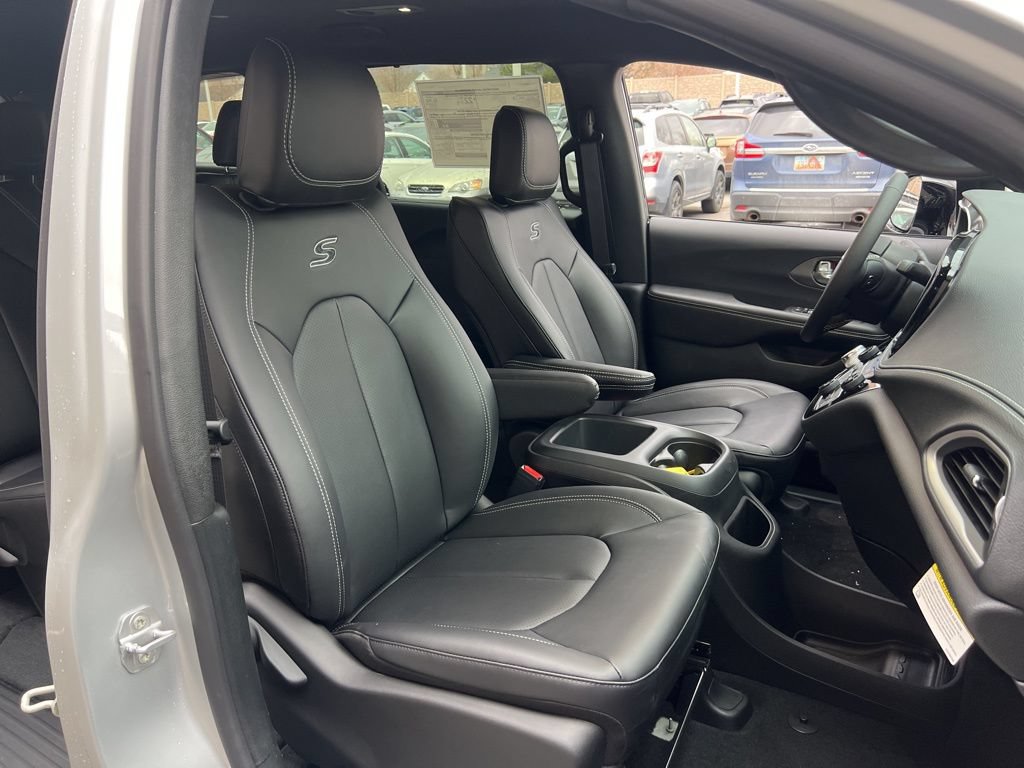 New 2026 Chrysler Pacifica Select w/ S Appearance Package FWD image 21