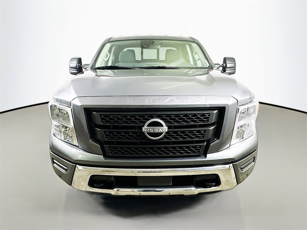 Used 2024 Nissan Titan SV w/ SV Convenience Package image 2
