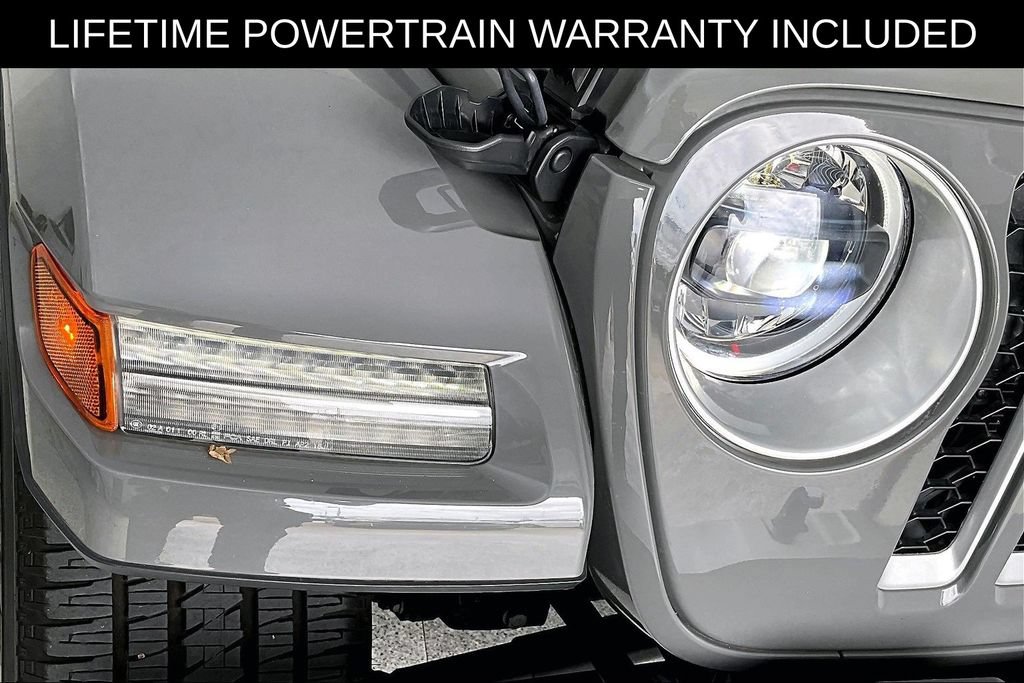 Used 2023 Jeep Wrangler Unlimited Sahara AWD/4WD image 39
