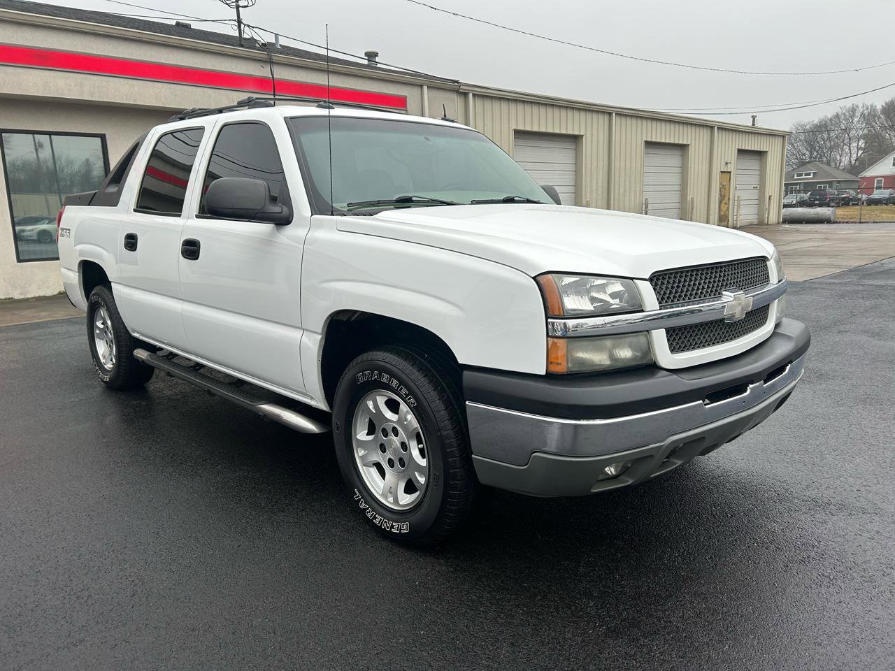 Used 2003 Chevrolet Avalanche 2WD image 3