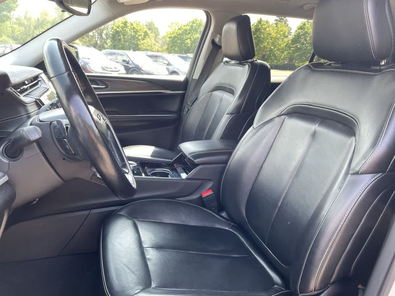 Used 2021 Jeep Grand Cherokee L Limited AWD/4WD image 12