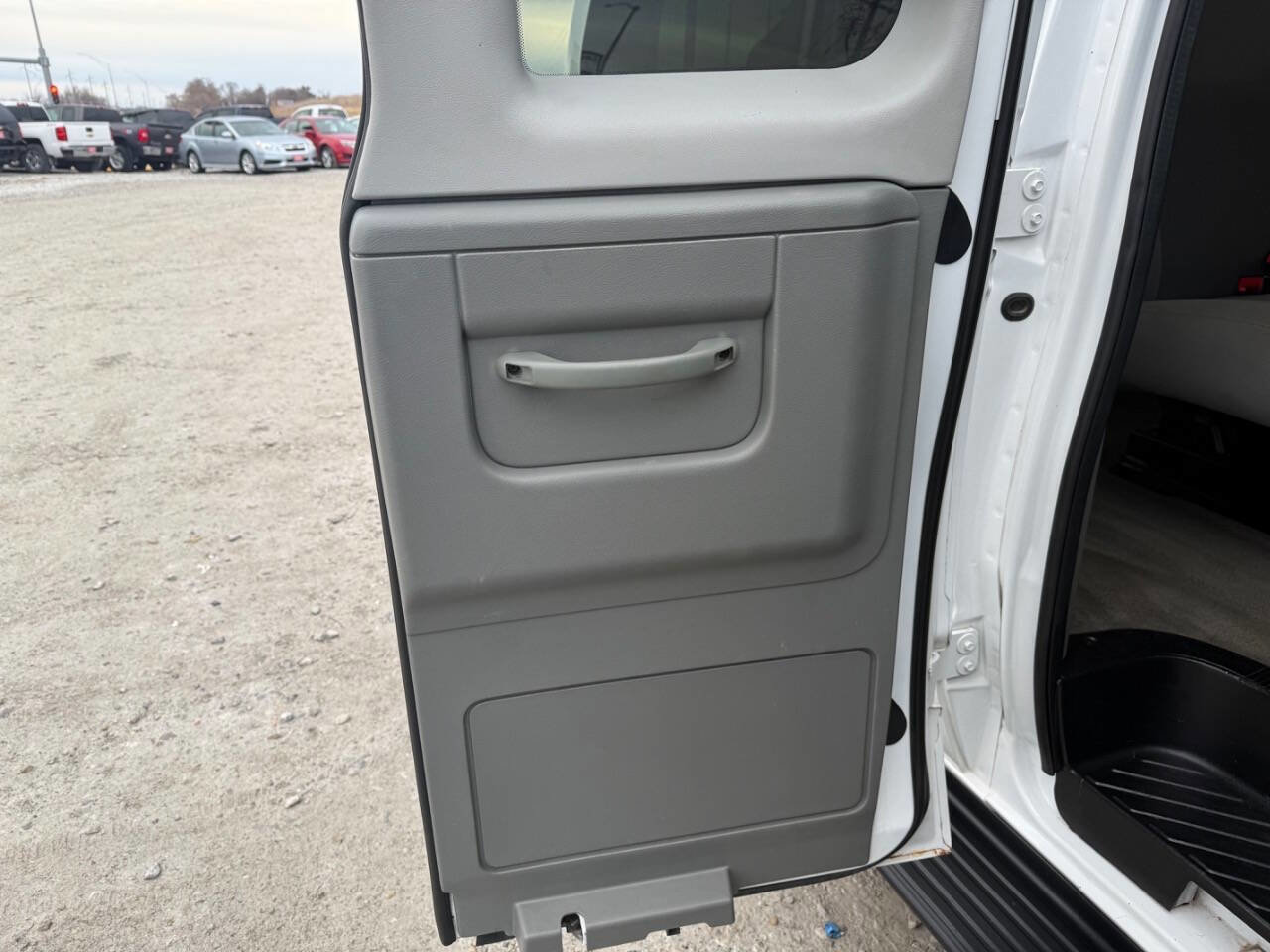 Used 2013 Ford E-350 and Econoline 350 XLT image 15