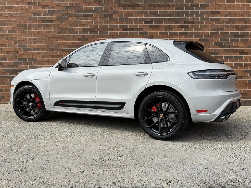 New 2026 Porsche Macan GTS image 3