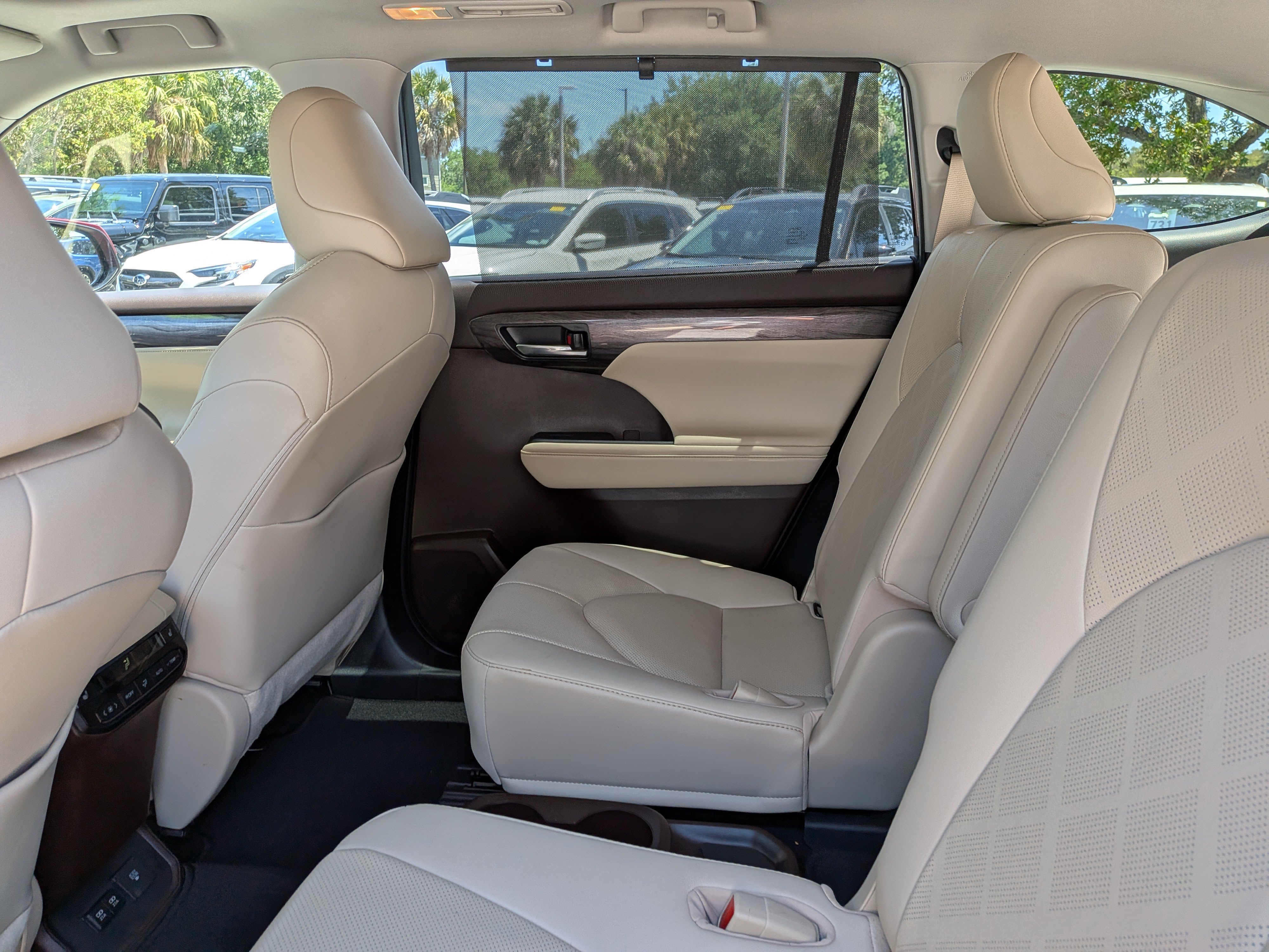 Used 2021 Toyota Highlander Platinum FWD image 15