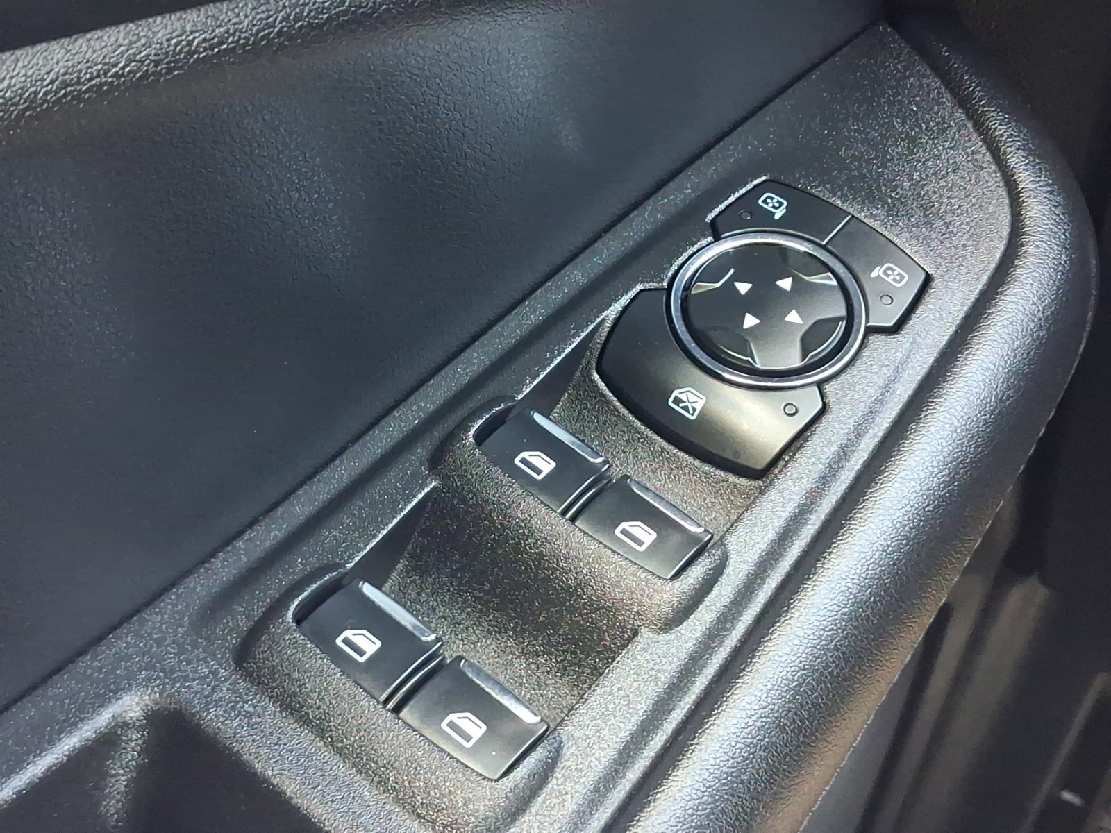 Used 2024 Ford Edge SEL AWD/4WD image 13