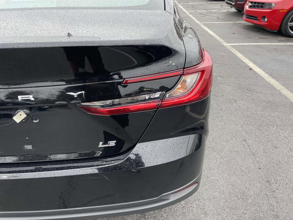 Used 2025 Toyota Camry LE image 18