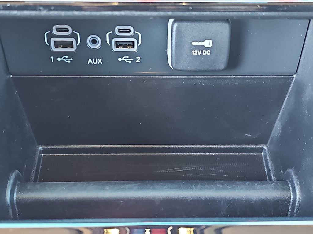 Used 2023 Jeep Grand Cherokee Limited w/ Black Appearance Package image 26