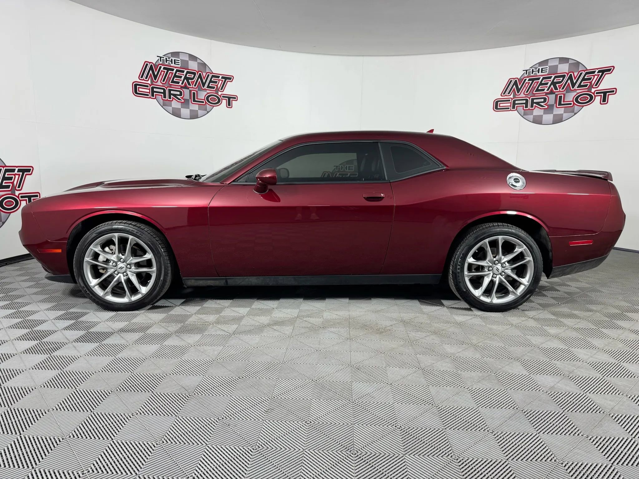 Used 2023 Dodge Challenger SXT w/ Plus Package image 4