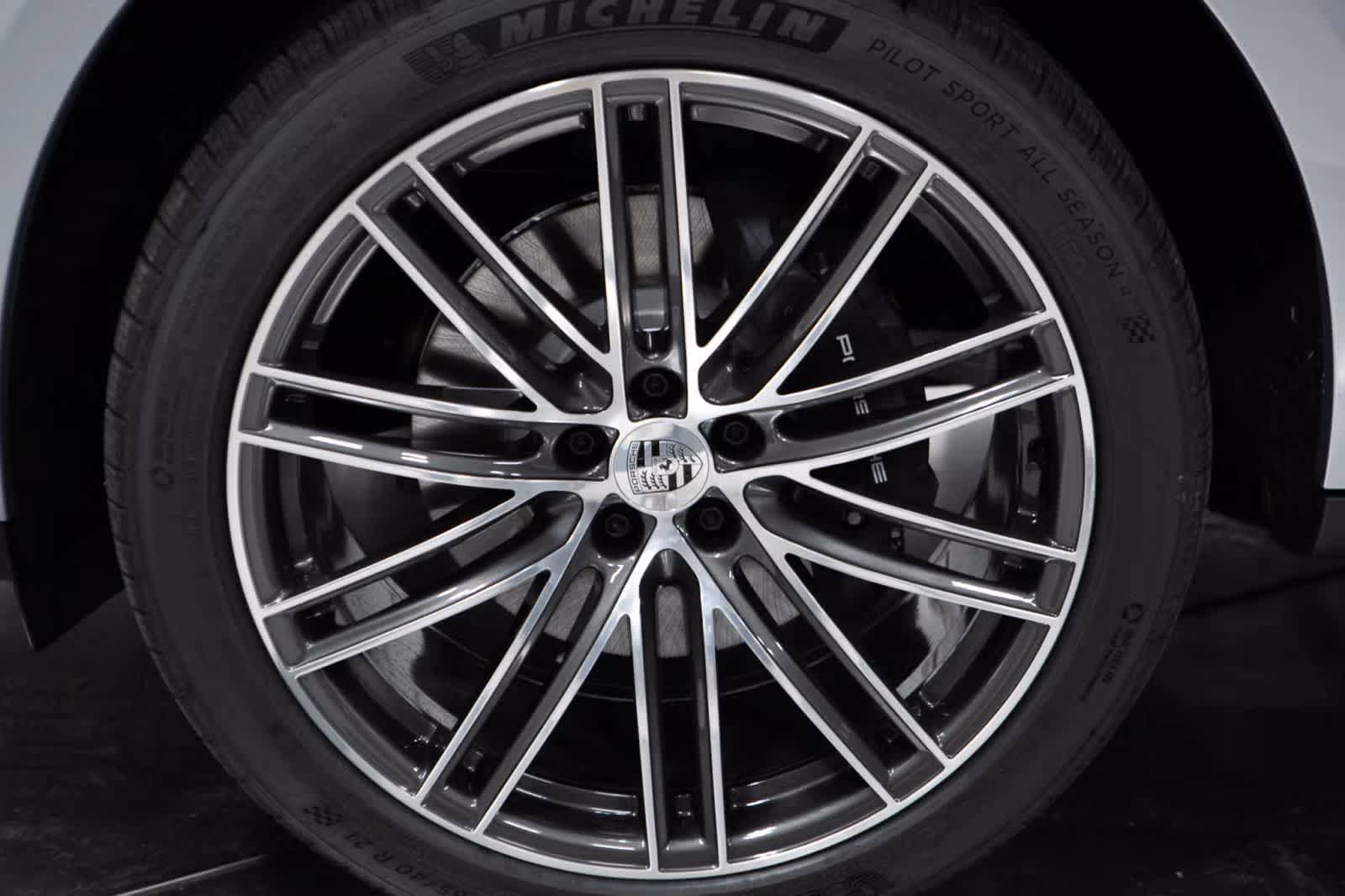 Certified 2026 Porsche Macan image 11