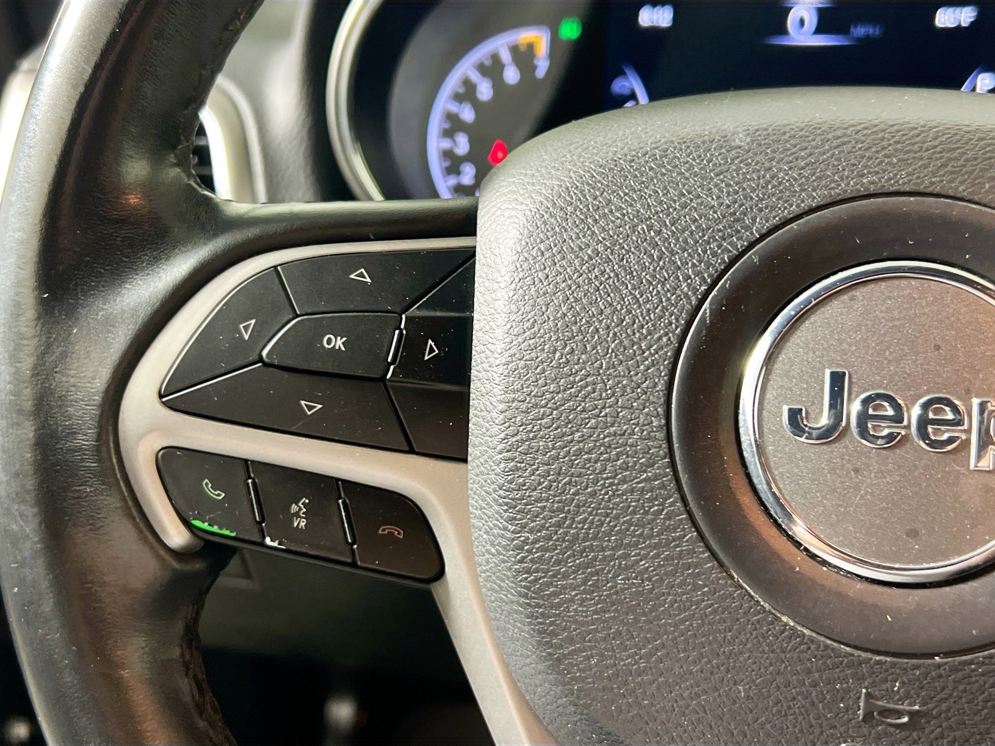Used 2019 Jeep Grand Cherokee Laredo AWD/4WD image 18