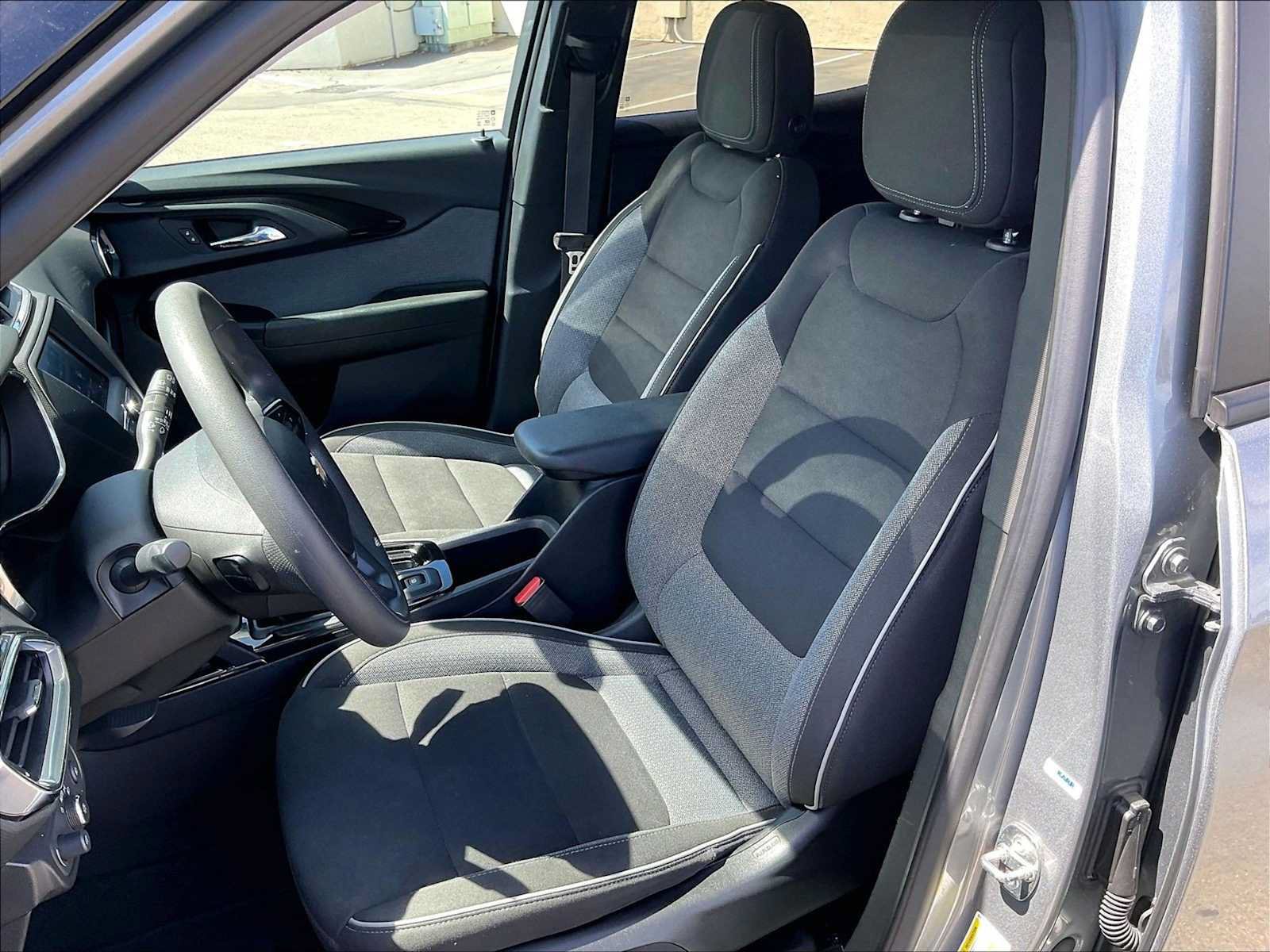 Used 2023 Chevrolet TrailBlazer LT FWD image 26