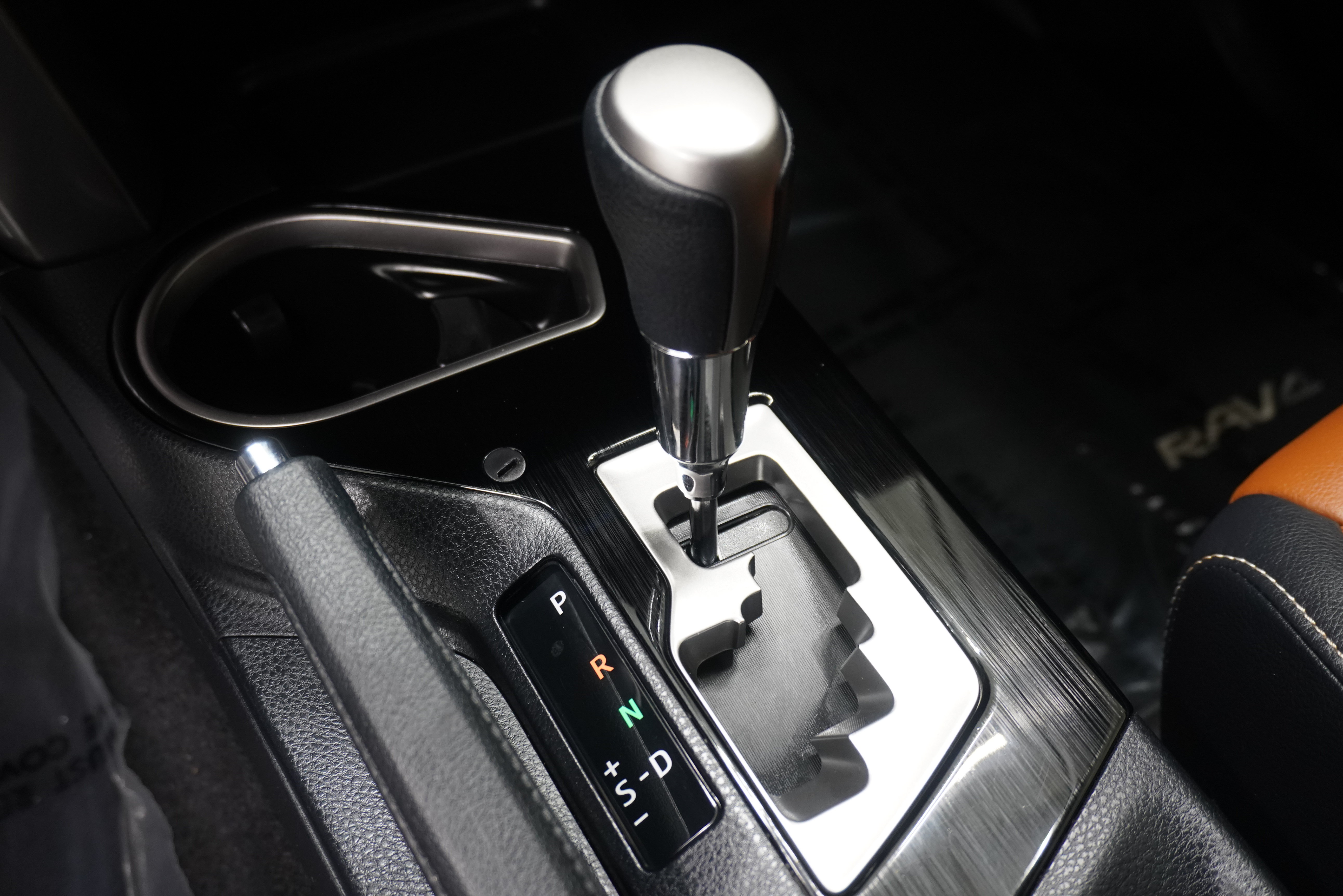Used 2018 Toyota RAV4 Limited FWD image 24