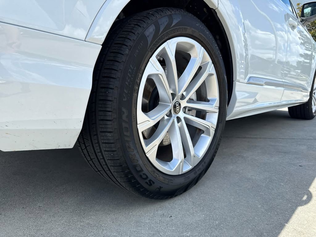 Used 2025 Audi Q7 3.0T Prestige image 11