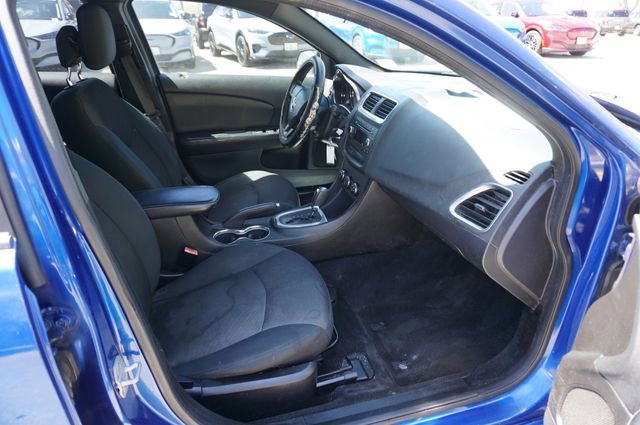 Used 2014 Dodge Avenger SE image 3