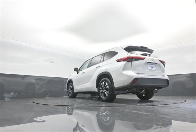 Used 2023 Toyota Highlander XLE image 31