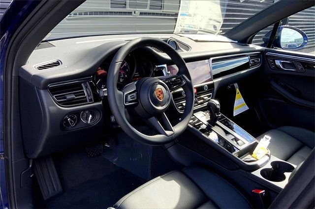 Certified 2026 Porsche Macan image 4