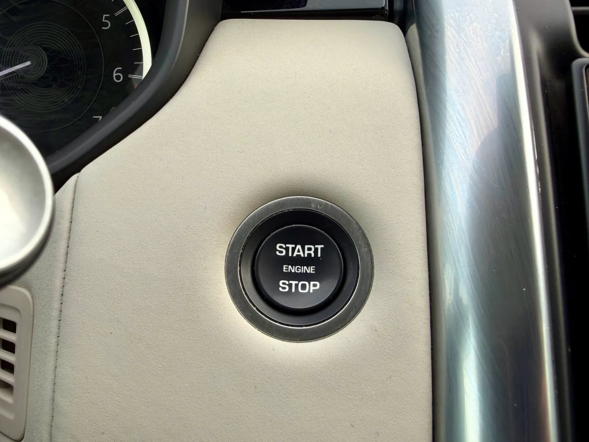 Used 2023 Land Rover Discovery S AWD/4WD image 35