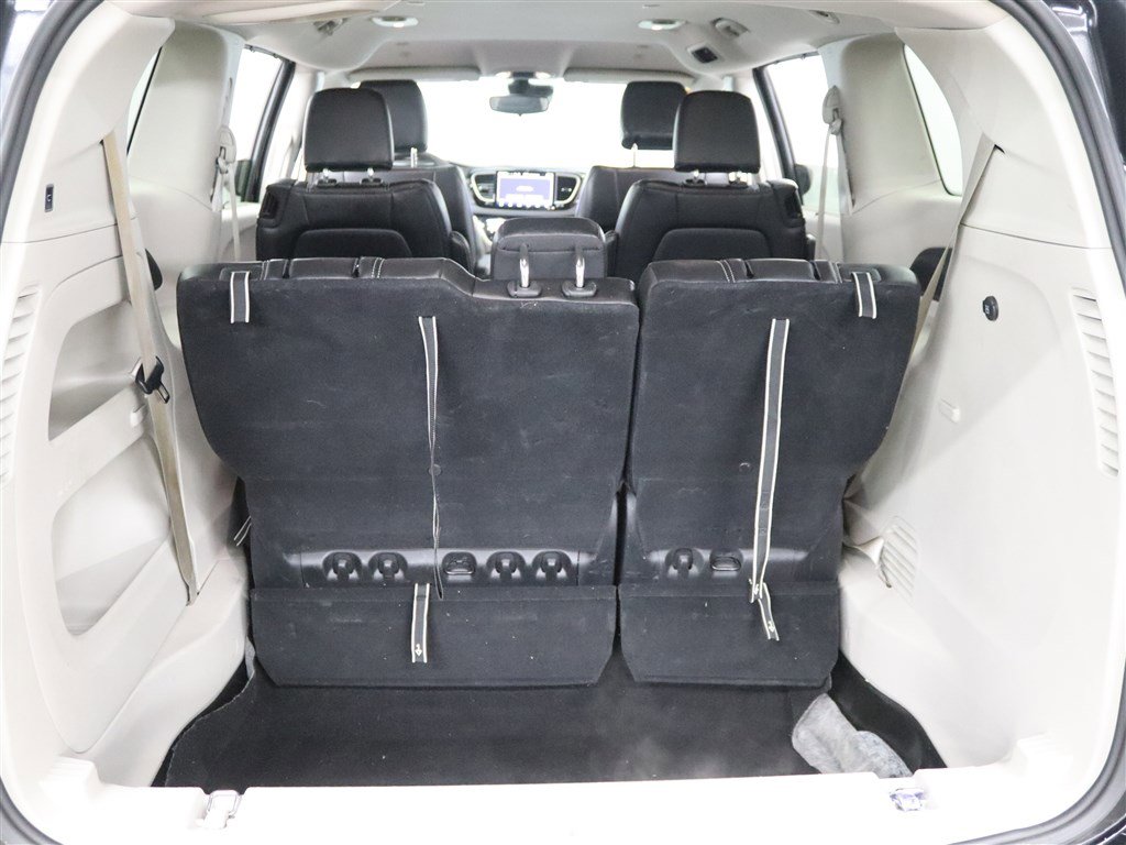 Used 2024 Chrysler Pacifica Touring-L FWD image 6