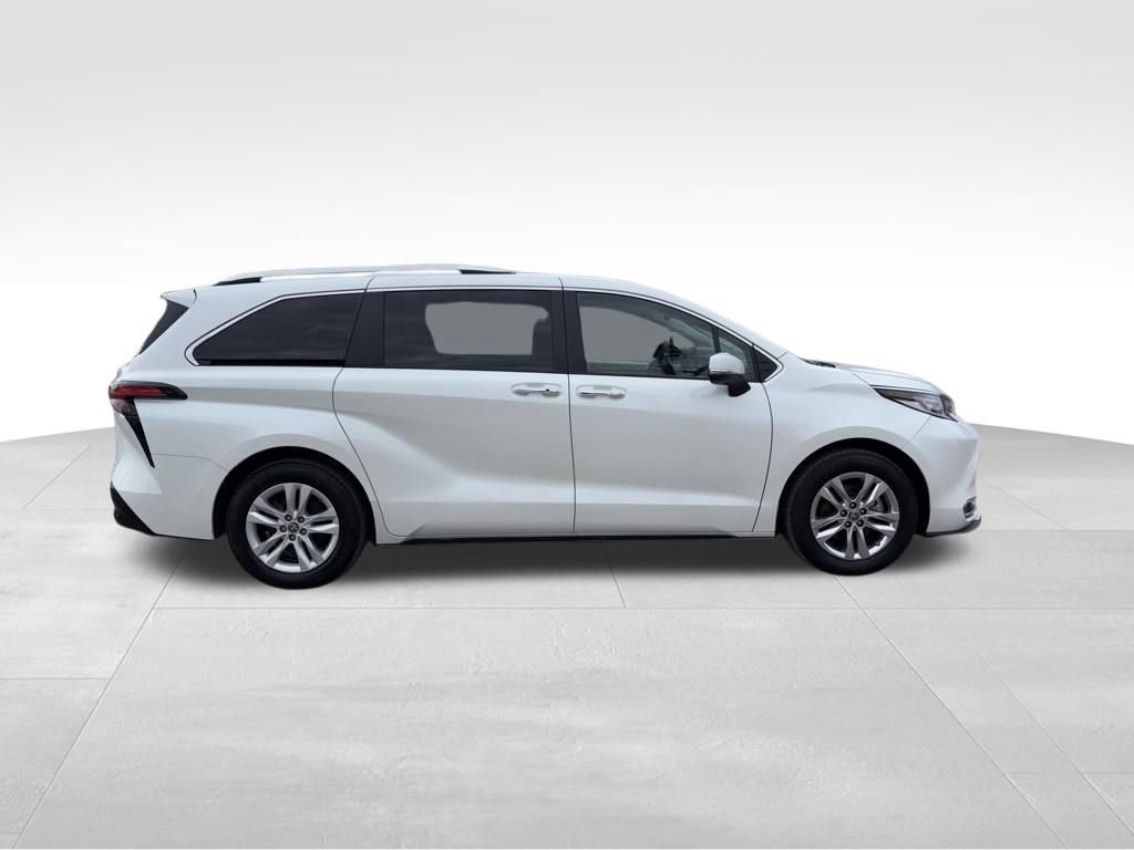 Used 2023 Toyota Sienna Limited AWD/4WD image 6