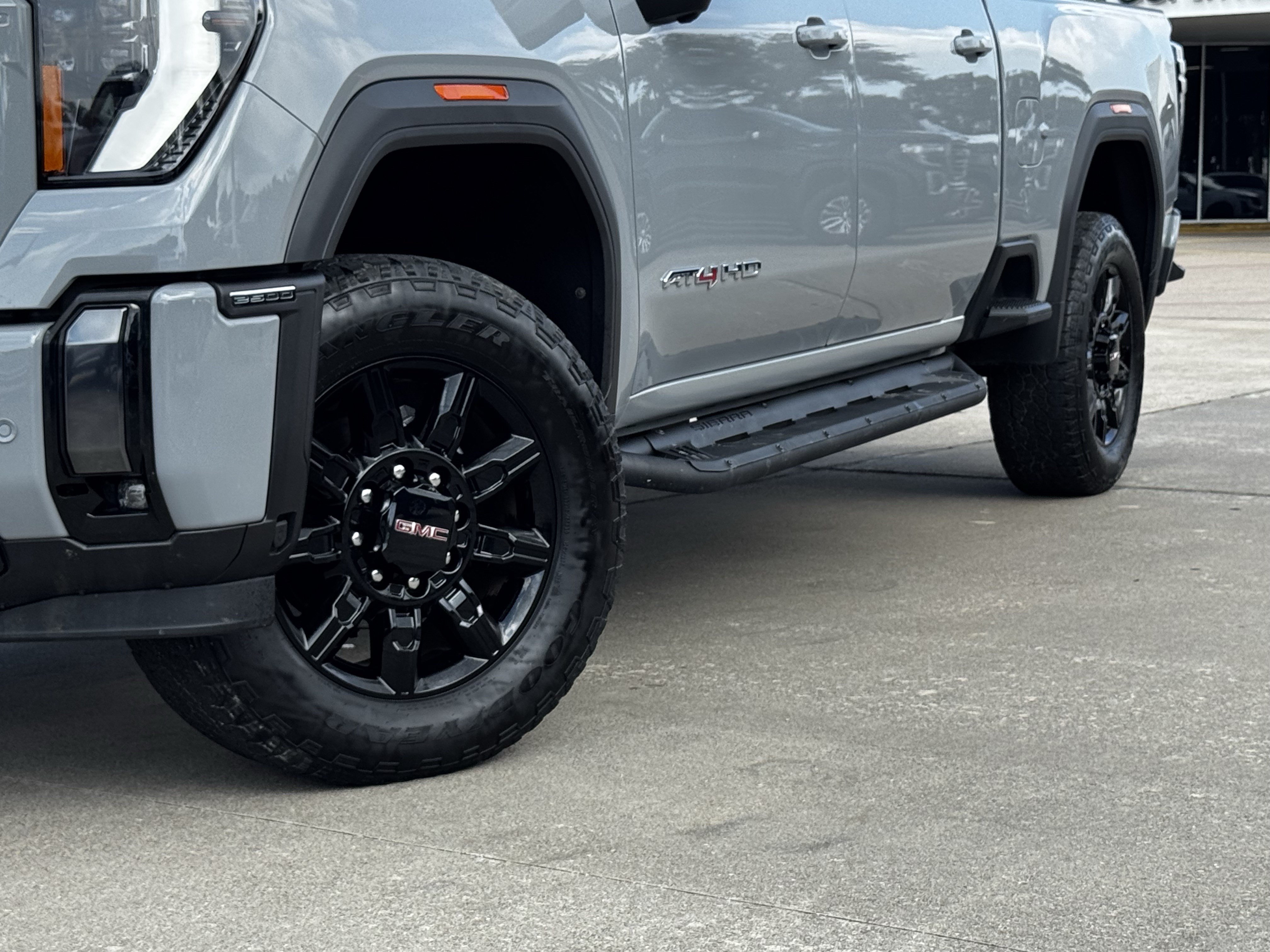 Used 2024 GMC Sierra 2500 AT4 w/ AT4 Preferred Package AWD/4WD image 12