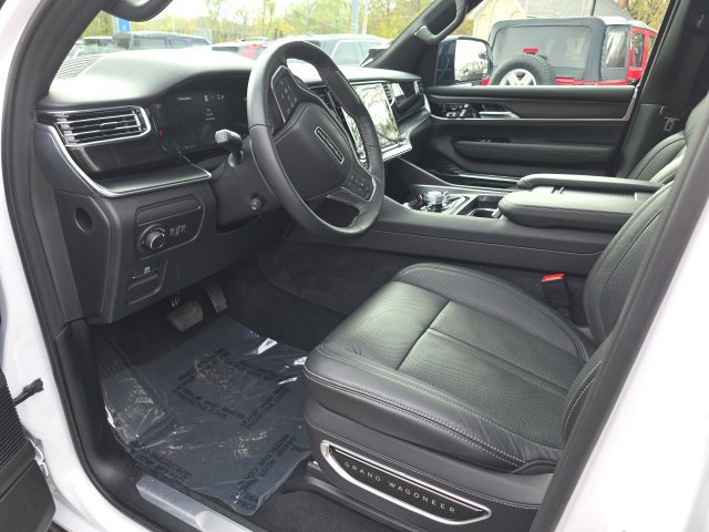 Used 2026 Jeep Grand Wagoneer Summit w/ Premium Group III AWD/4WD image 2