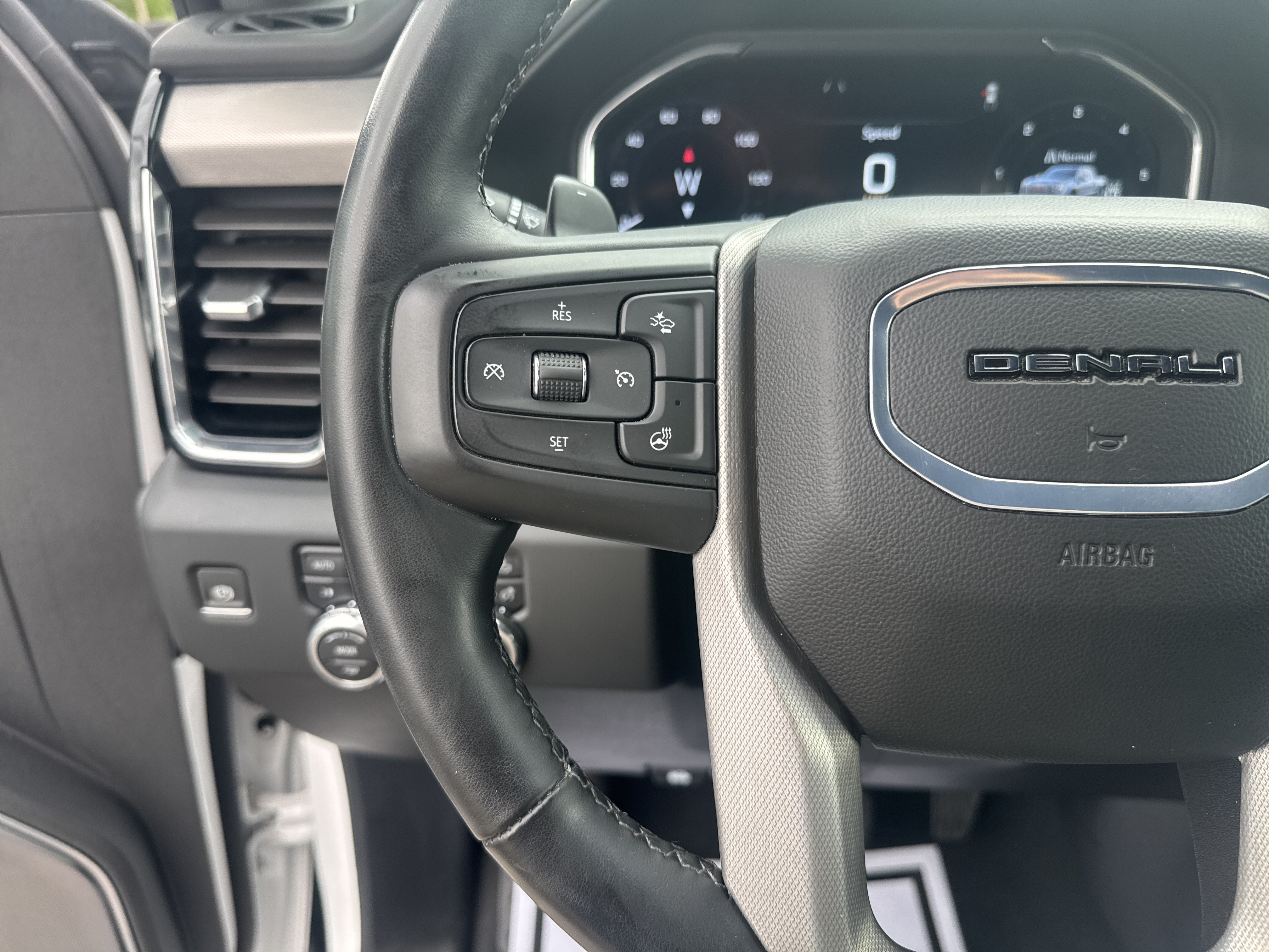 Used 2024 GMC Sierra 1500 Denali w/ Technology Package AWD/4WD image 21