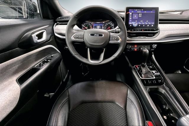 Used 2024 Jeep Compass Latitude image 9