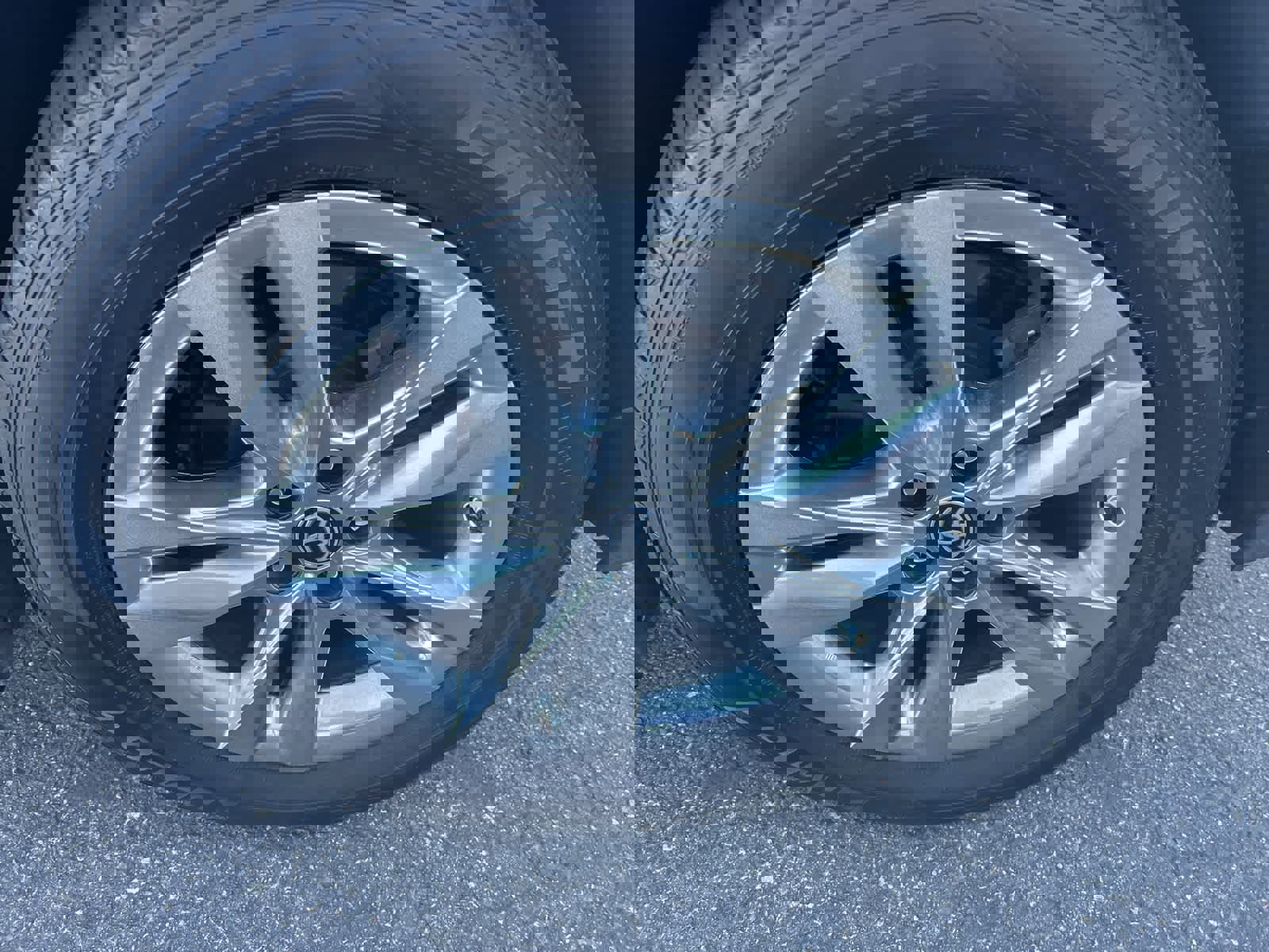 Used 2022 Toyota Sienna Limited image 16