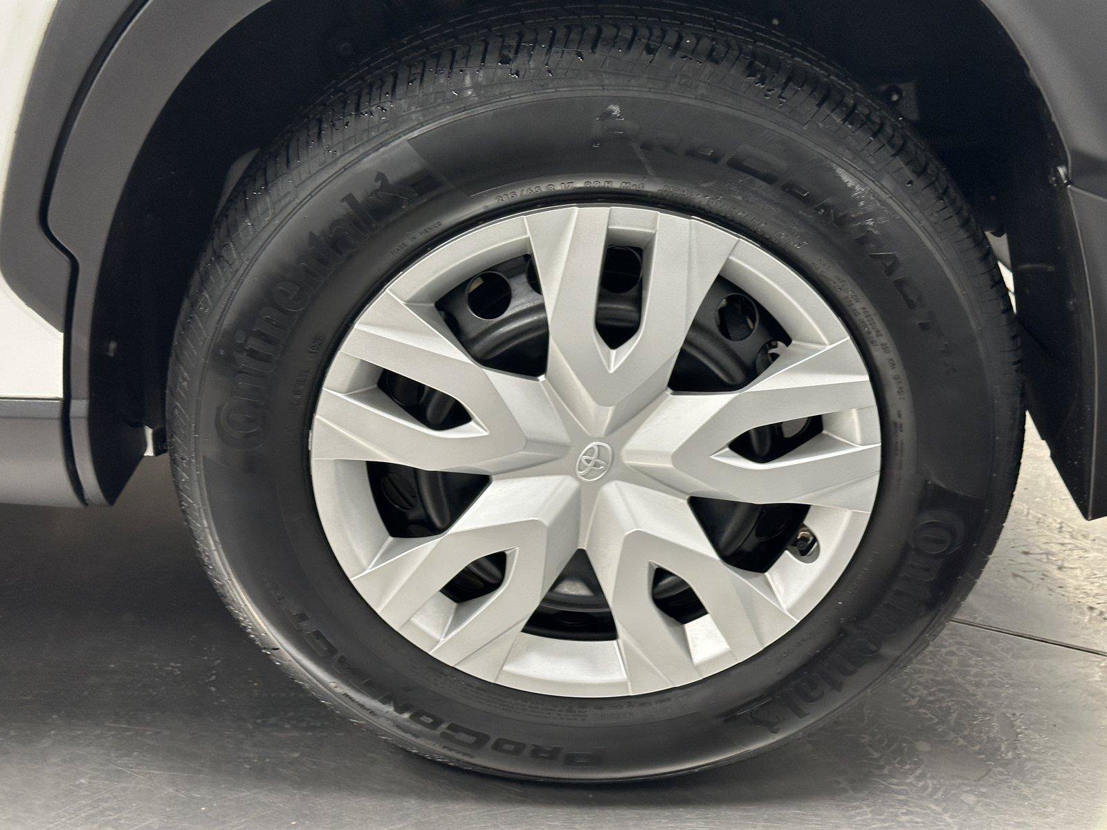 Used 2025 Toyota Corolla Cross L FWD image 19