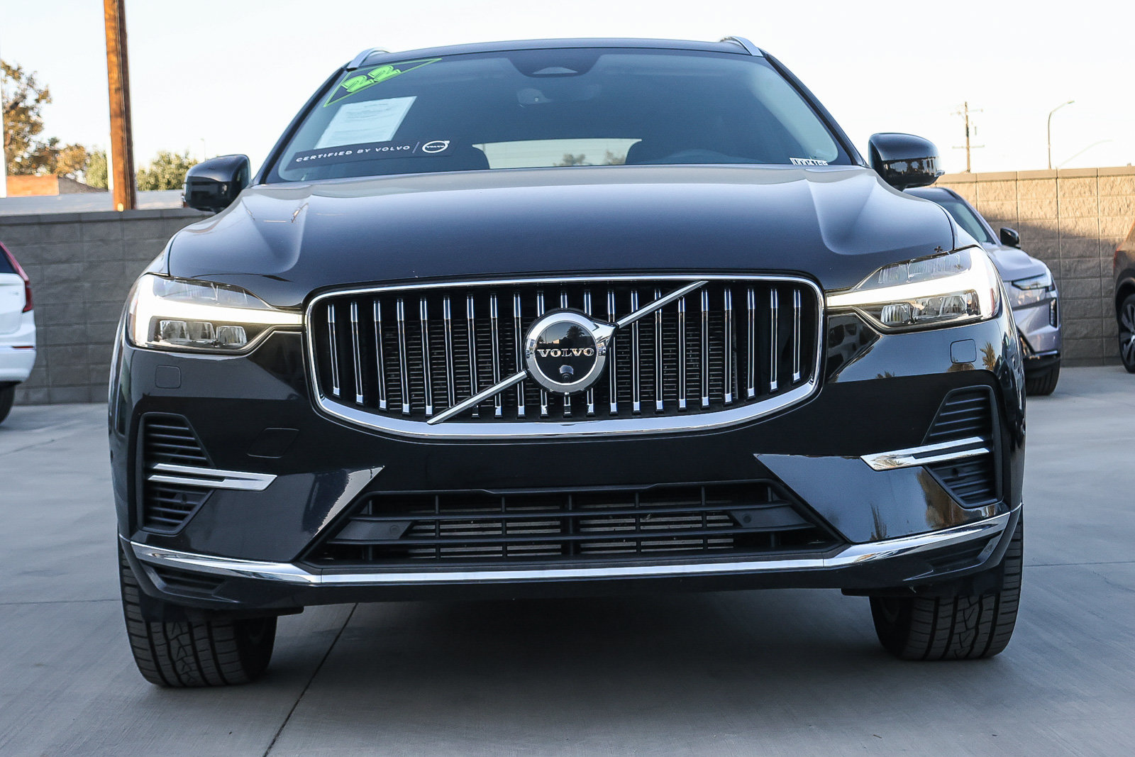 Used 2022 Volvo XC60 T8 Inscription Expression w/ Advanced Package AWD/4WD image 2