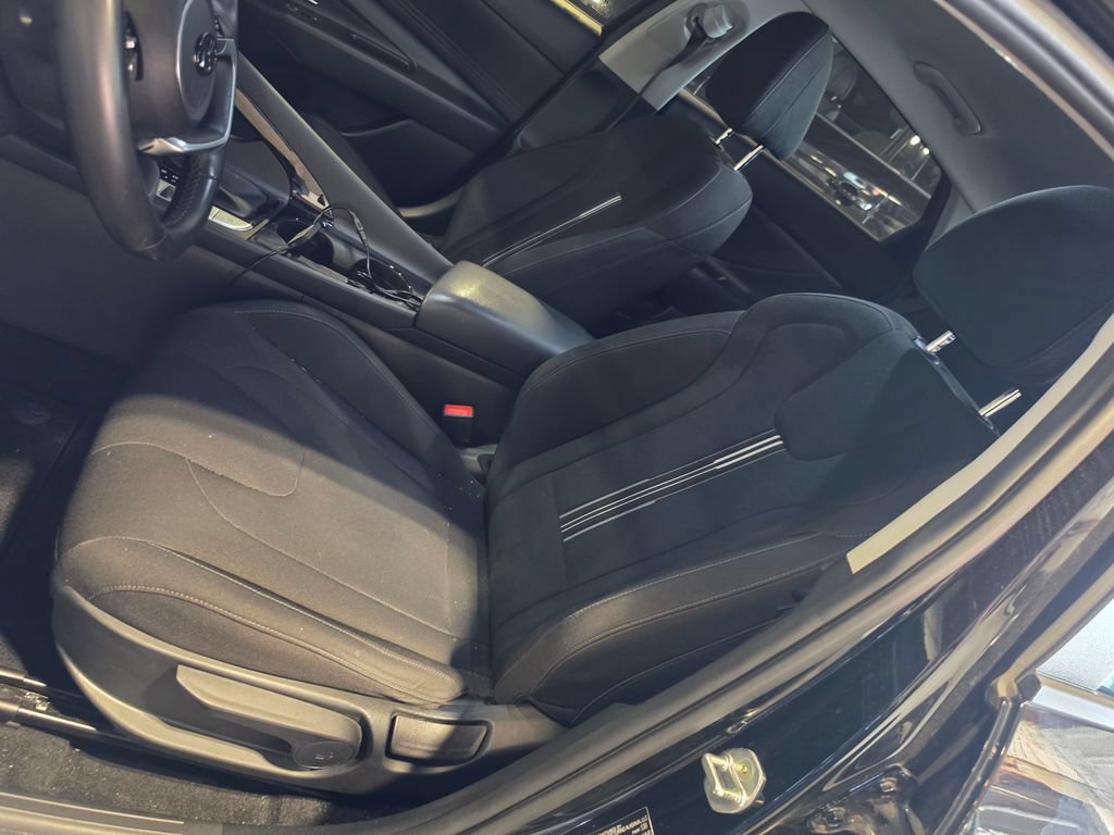 Used 2023 Hyundai Elantra SEL w/ Convenience Package FWD image 6