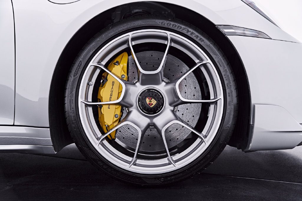 Used 2025 Porsche 911 Turbo S AWD/4WD image 37