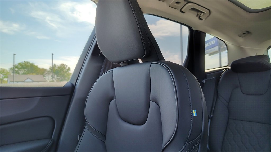 New 2026 Volvo XC60 B5 Plus w/ Climate Package image 21