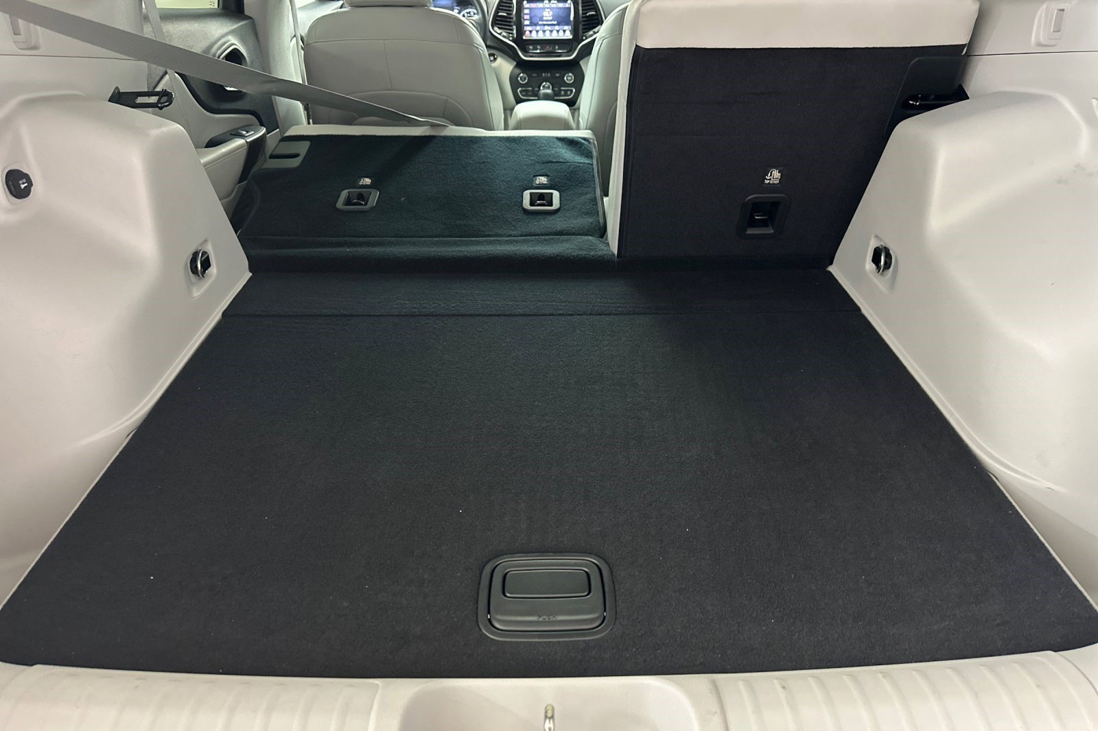 Used 2019 Jeep Cherokee Limited w/ Technology Group image 32