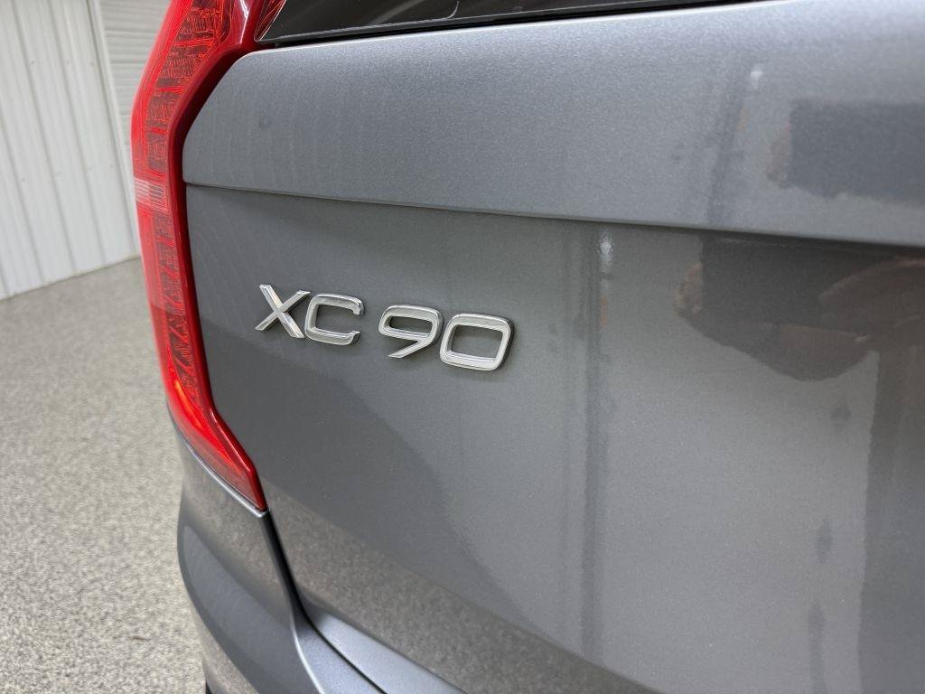 Used 2016 Volvo XC90 T6 R-Design w/ Protection Package Plus AWD/4WD image 8